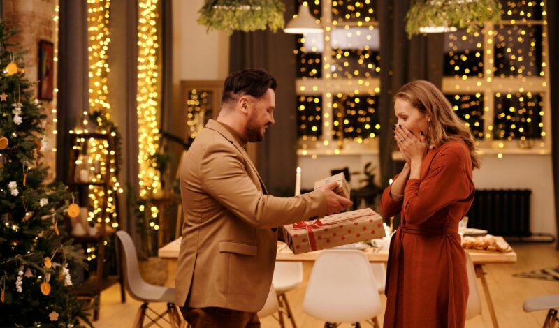 Świąteczne prezenty - kiedy wartość prezentu ma znaczenie podatkowe?